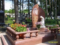 Мемориальный комплекс со скульптурой