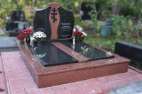 Гранитный  надгробный  памятник