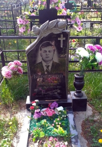 Памятник с розой