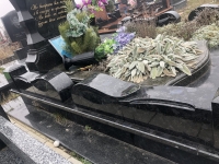 Цоколь з лабрадориту