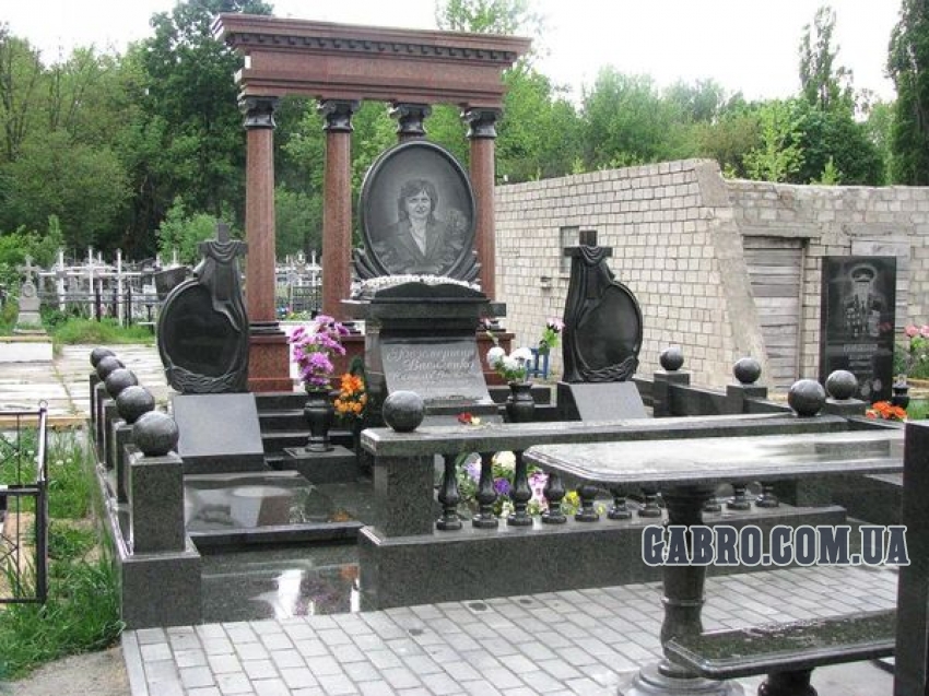 Памятник