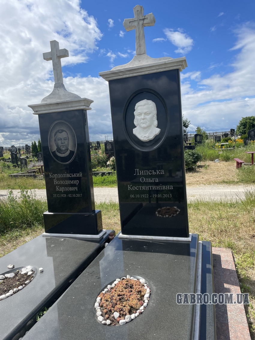 Памятник з мрамором