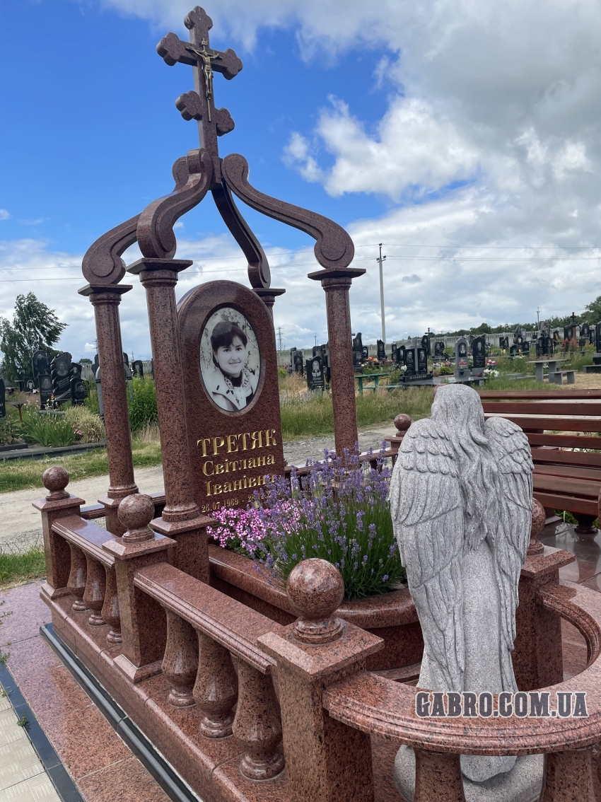 Памятник з лезником