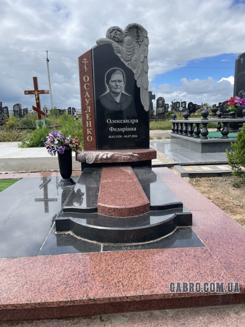 Памятник з ангеом